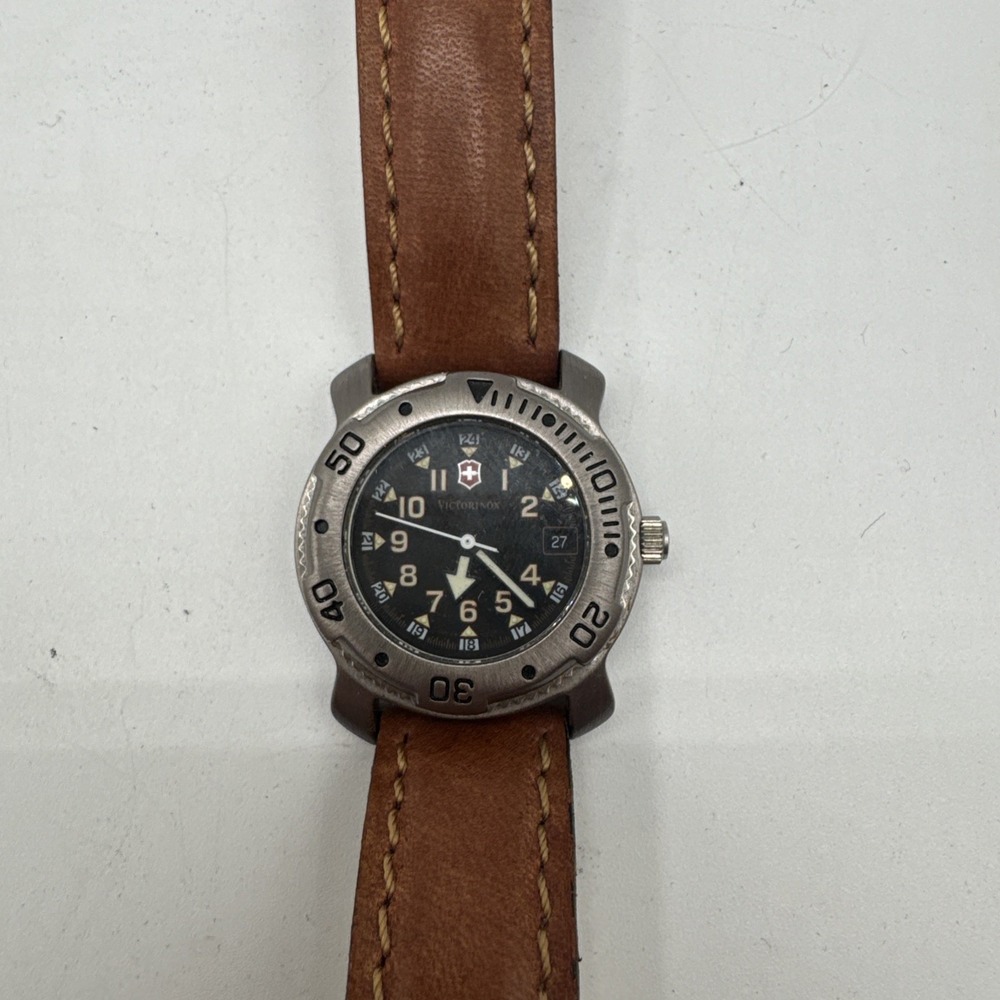 Victorinox Swiss Army Watch Black Dial Brown Leather Strap Water Resistant 166ft